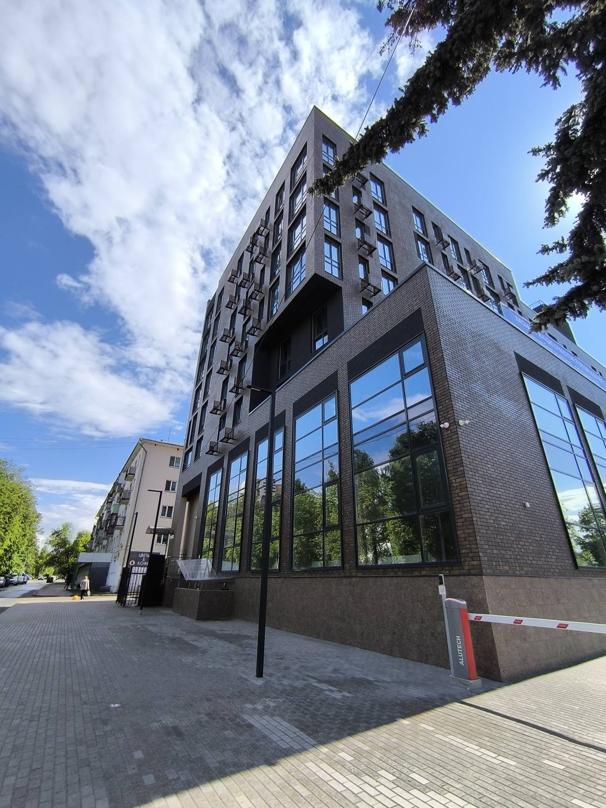 ЖК «Клубный дом на Юбилейном» — Июнь, 2025 — фото 1